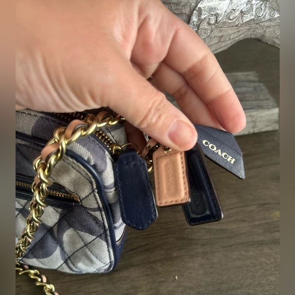 COACH POPPY QUILTED SIGNATURE C DENIM FLIGHT BAG EUC - Picture 6 of 7